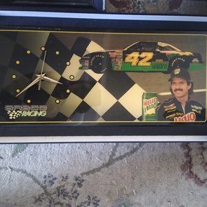 Kyle Petty Mellow Yellow Vintage Clock